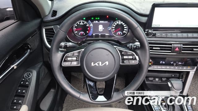 Kia Seltos 2022 — ფოტო 14/20