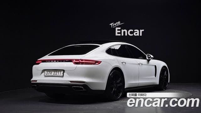 Porsche Panamera 2018 — ფოტო 1/20