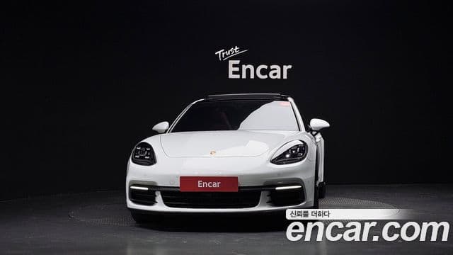 Porsche Panamera 2018 — ფოტო 2/20