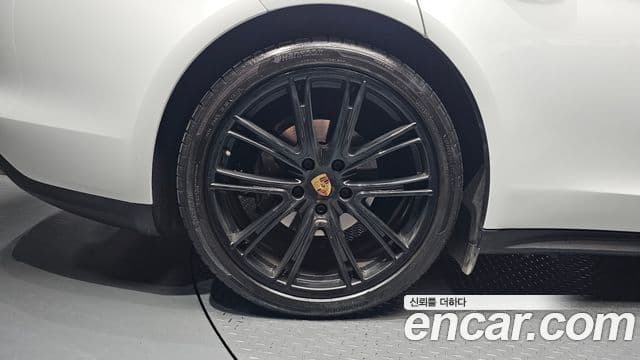 Porsche Panamera 2018 — ფოტო 4/20