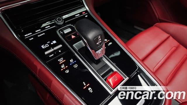 Porsche Panamera 2018 — ფოტო 8/20