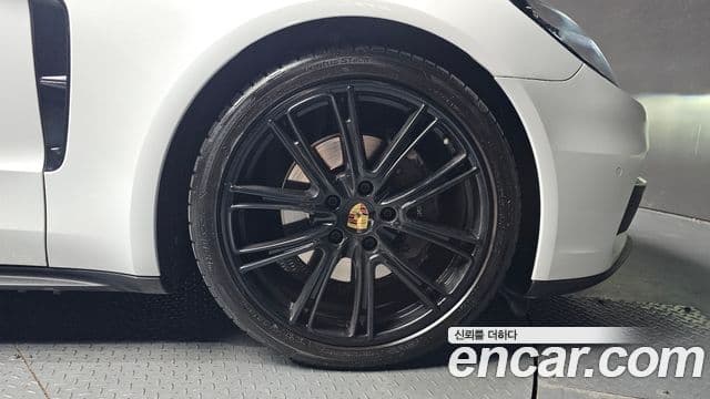 Porsche Panamera 2018 — ფოტო 9/30