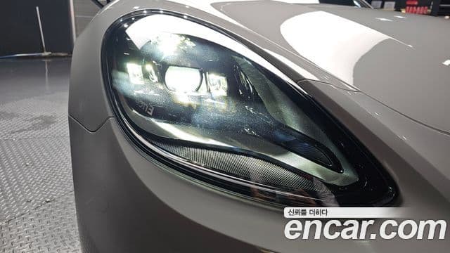 Porsche Panamera 2018 — ფოტო 26/30