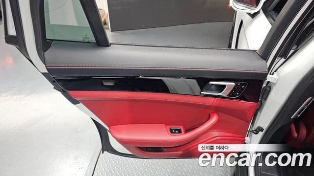 Porsche Panamera 2018 — ფოტო 13/30