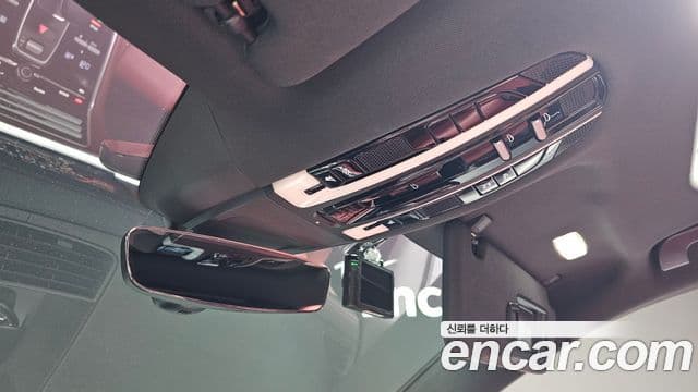 Porsche Panamera 2018 — ფოტო 27/30