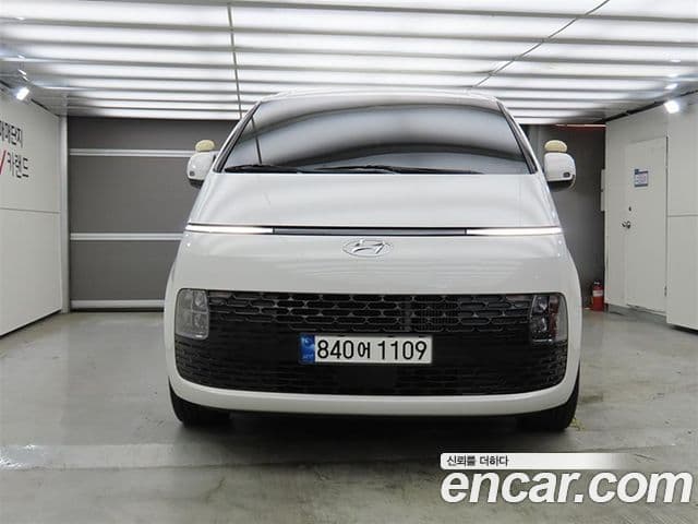 Hyundai Staria 2023 — ფოტო 1/20