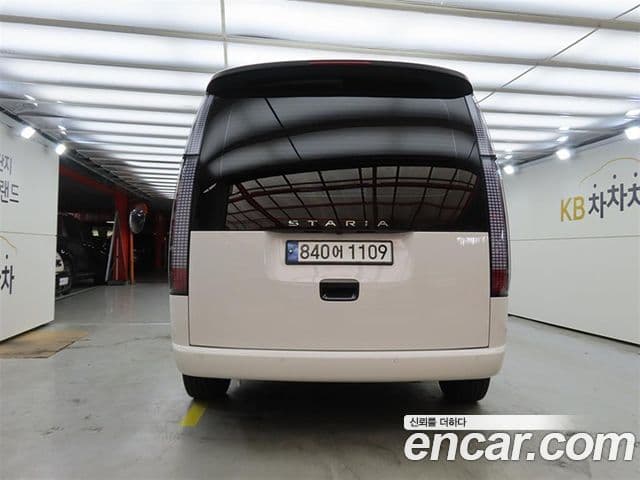 Hyundai Staria 2023 — ფოტო 2/20