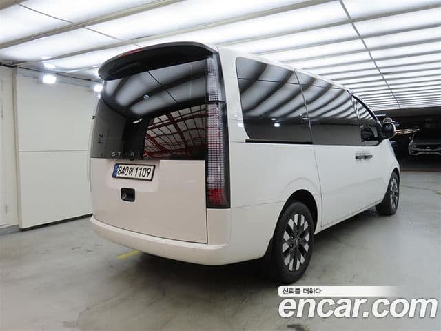 Hyundai Staria 2023 — ფოტო 3/20