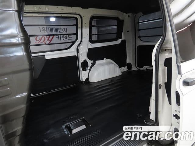 Hyundai Staria 2023 — ფოტო 5/20