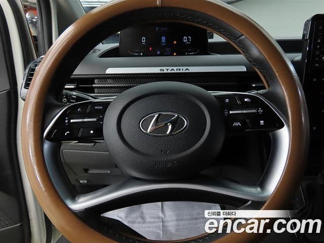 Hyundai Staria 2023 — ფოტო 8/20