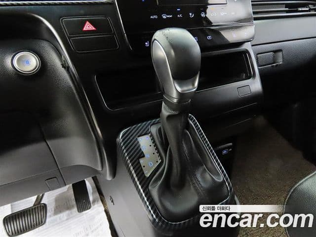 Hyundai Staria 2023 — ფოტო 10/20