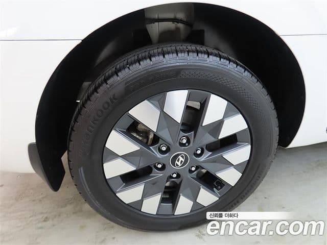 Hyundai Staria 2023 — ფოტო 19/20
