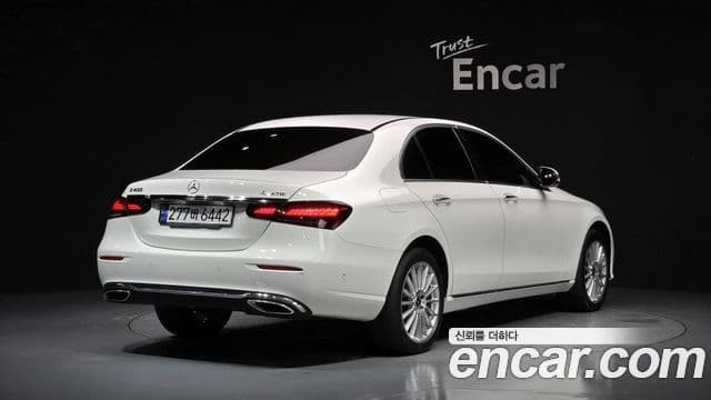 Mercedes-Benz E-Class 2022 — ფოტო 2/20