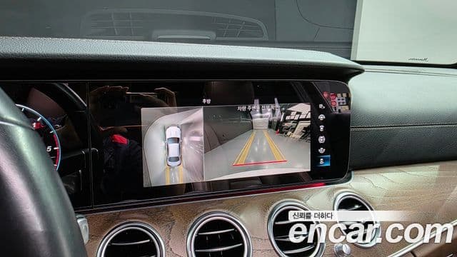 Mercedes-Benz E-Class 2022 — ფოტო 15/20