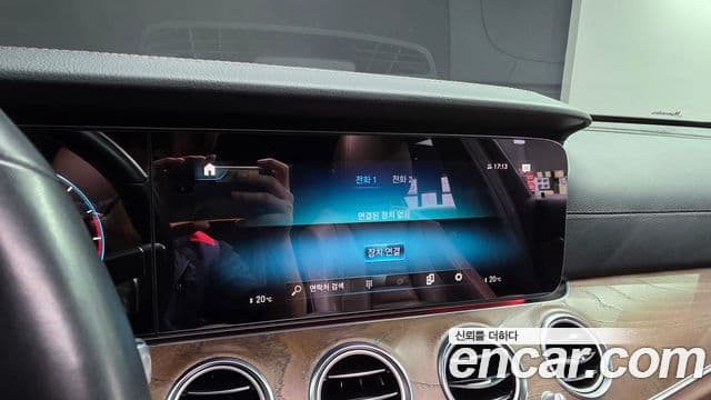 Mercedes-Benz E-Class 2022 — ფოტო 17/20
