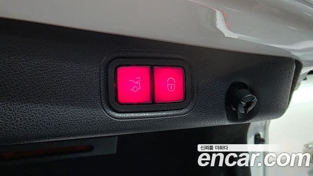 Mercedes-Benz E-Class 2022 — ფოტო 19/20