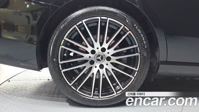 Mercedes-Benz C-Class 2023 — ფოტო 5/20