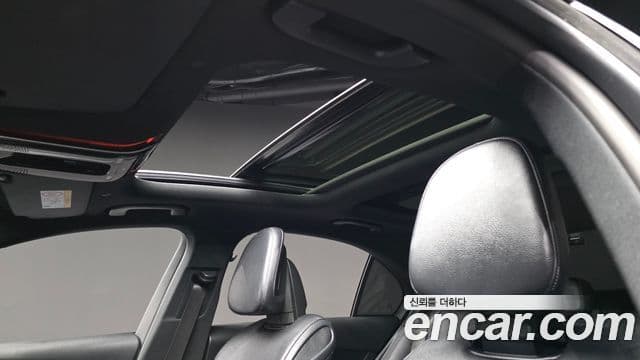 Mercedes-Benz C-Class 2023 — ფოტო 18/20