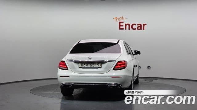 Mercedes-Benz E-Class 2019 — Фото 4/20