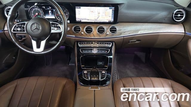 Mercedes-Benz E-Class 2019 — Фото 7/20