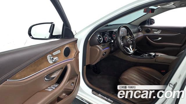 Mercedes-Benz E-Class 2019 — Фото 10/20