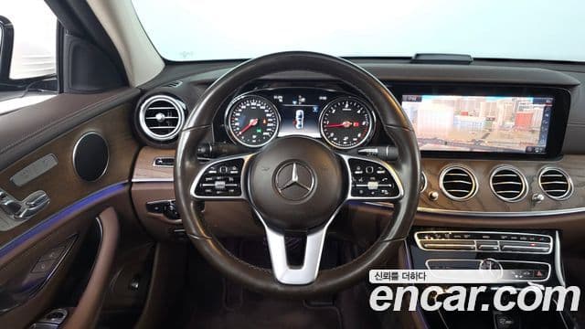 Mercedes-Benz E-Class 2019 — Фото 13/20