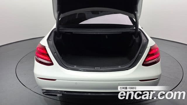 Mercedes-Benz E-Class 2019 — Фото 20/20