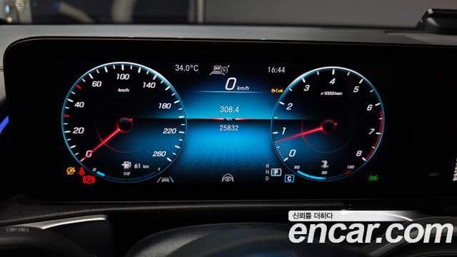 Mercedes-Benz GLB-Class 2023 — ფოტო 8/20