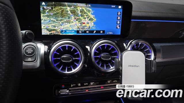 Mercedes-Benz GLB-Class 2023 — ფოტო 14/20