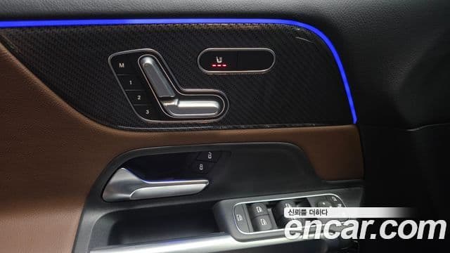 Mercedes-Benz GLB-Class 2023 — ფოტო 19/20