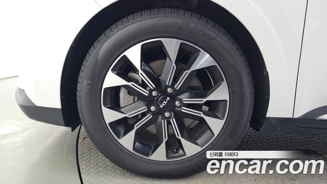 Kia Carnival 2022 — ფოტო 5/20
