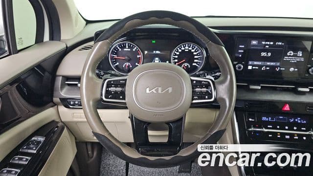 Kia Carnival 2022 — ფოტო 15/20