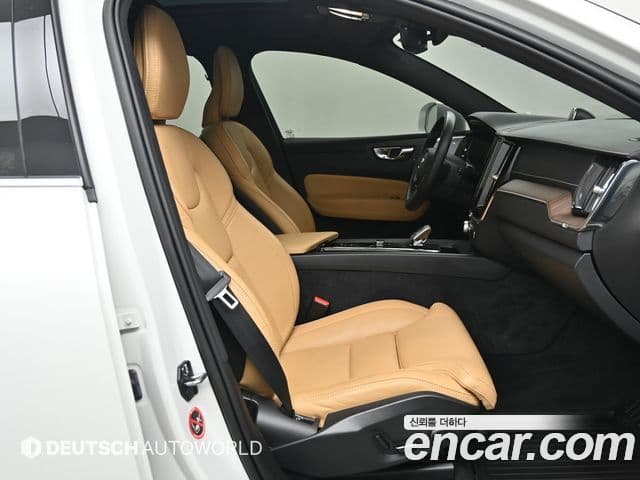 Volvo XC60 2022 — Şəkil 9/20