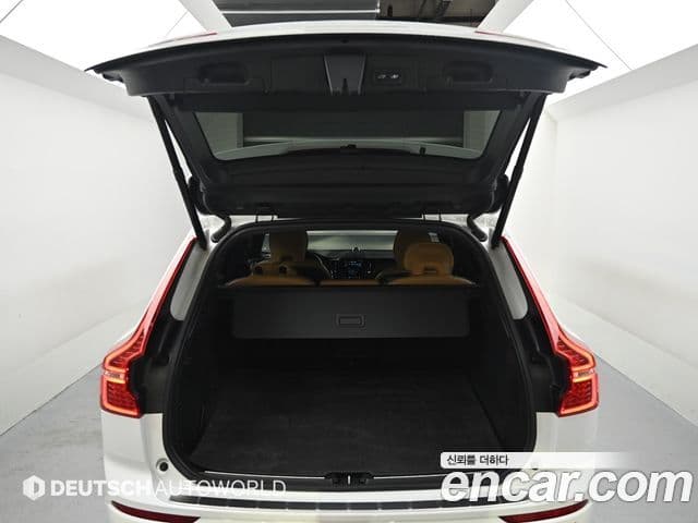 Volvo XC60 2022 — Şəkil 18/20