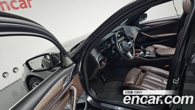 BMW 5 Series 2020 — Фото 10/20