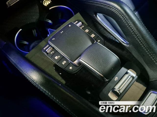 Mercedes-Benz GLE-Class 2021 — ფოტო 17/20