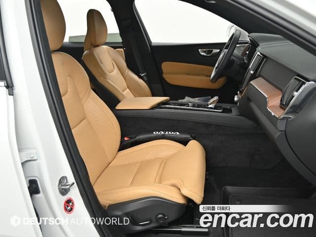 Volvo XC60 2023 — Şəkil 8/20