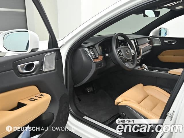 Volvo XC60 2023 — Şəkil 10/20