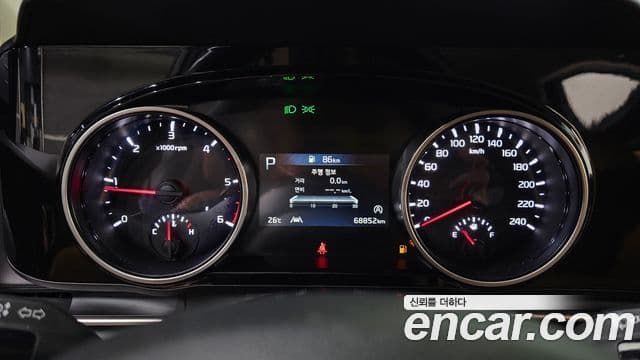 Kia Carnival 2023 — Şəkil 8/20