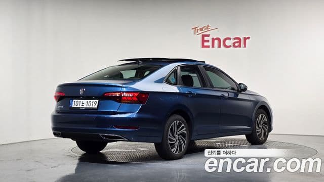 Volkswagen Jetta 2021 — ფოტო 2/20