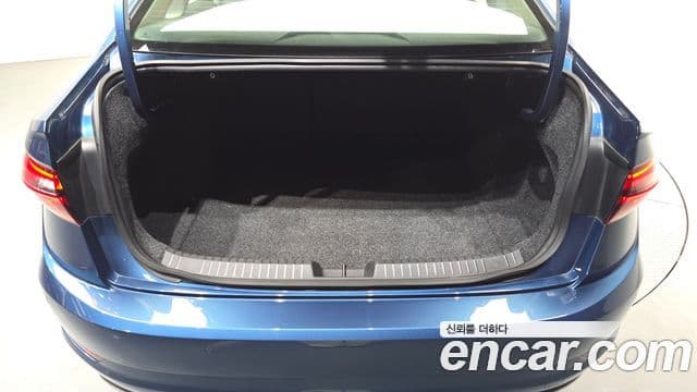 Volkswagen Jetta 2021 — ფოტო 18/20