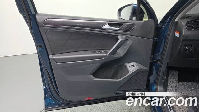 Volkswagen Tiguan 2023 — Photo 25/33