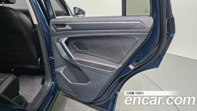 Volkswagen Tiguan 2023 — Photo 12/33