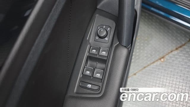 Volkswagen Tiguan 2023 — Photo 9/33