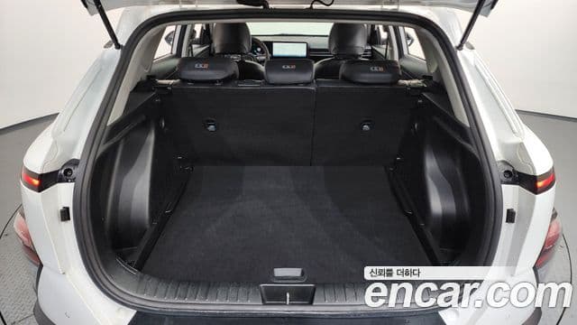 Hyundai Kona 2023 — Şəkil 18/20