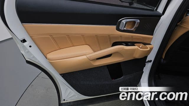 Kia Sorento 2021 — ფოტო 17/33