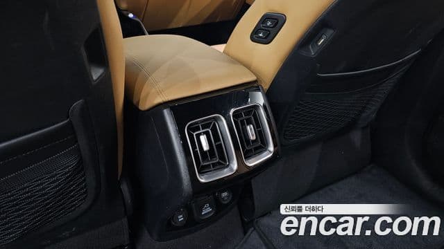 Kia Sorento 2021 — ფოტო 18/33