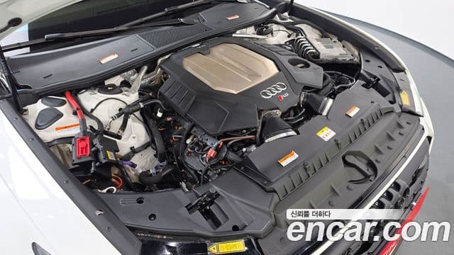 Audi RS6 2021 — Photo 19/34