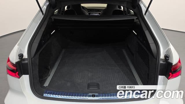 Audi RS6 2021 — Photo 11/34