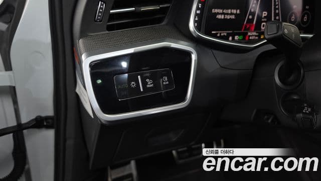 Audi RS6 2021 — Photo 16/34